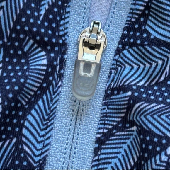 Peter Millar Womens Medium Navy White Leaf Pattern 1/4 Zip Pullover Top UPF 50+ - Picture 5 of 13